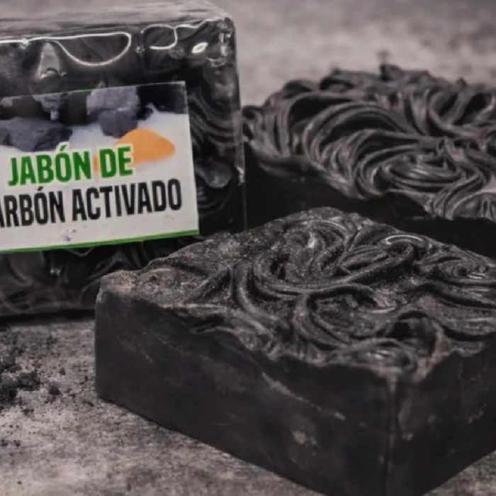 jabon de carbon activado